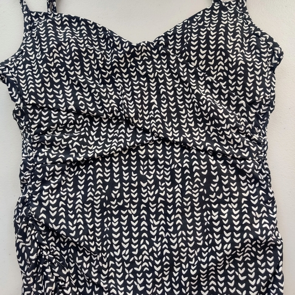 LA BLANCA Santana Skirted Swimsuit 8 One Piece Swimdress Abstract Black White - Picture 6 of 13